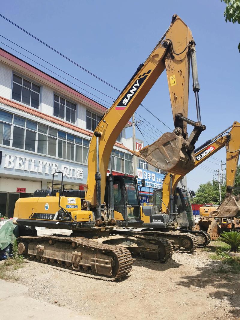 挖掘机遇见租赁：新时代的高效作业工具